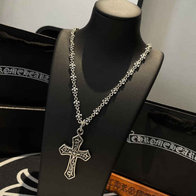 Ch*0me He**ts necklaces